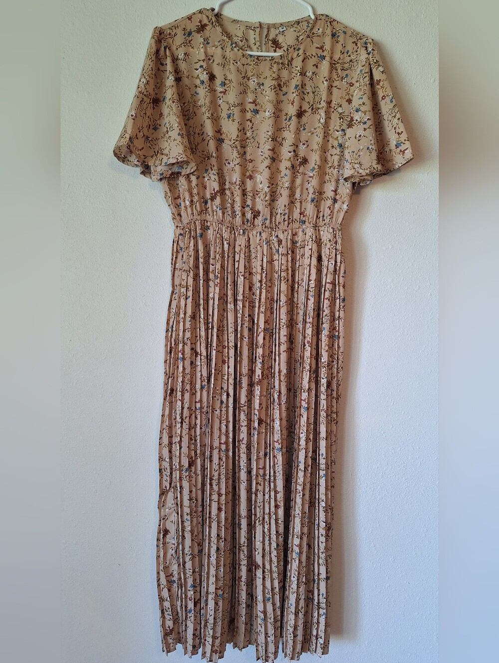 Beige Floral Pleated Maxi Dress - Picture 2 of 8